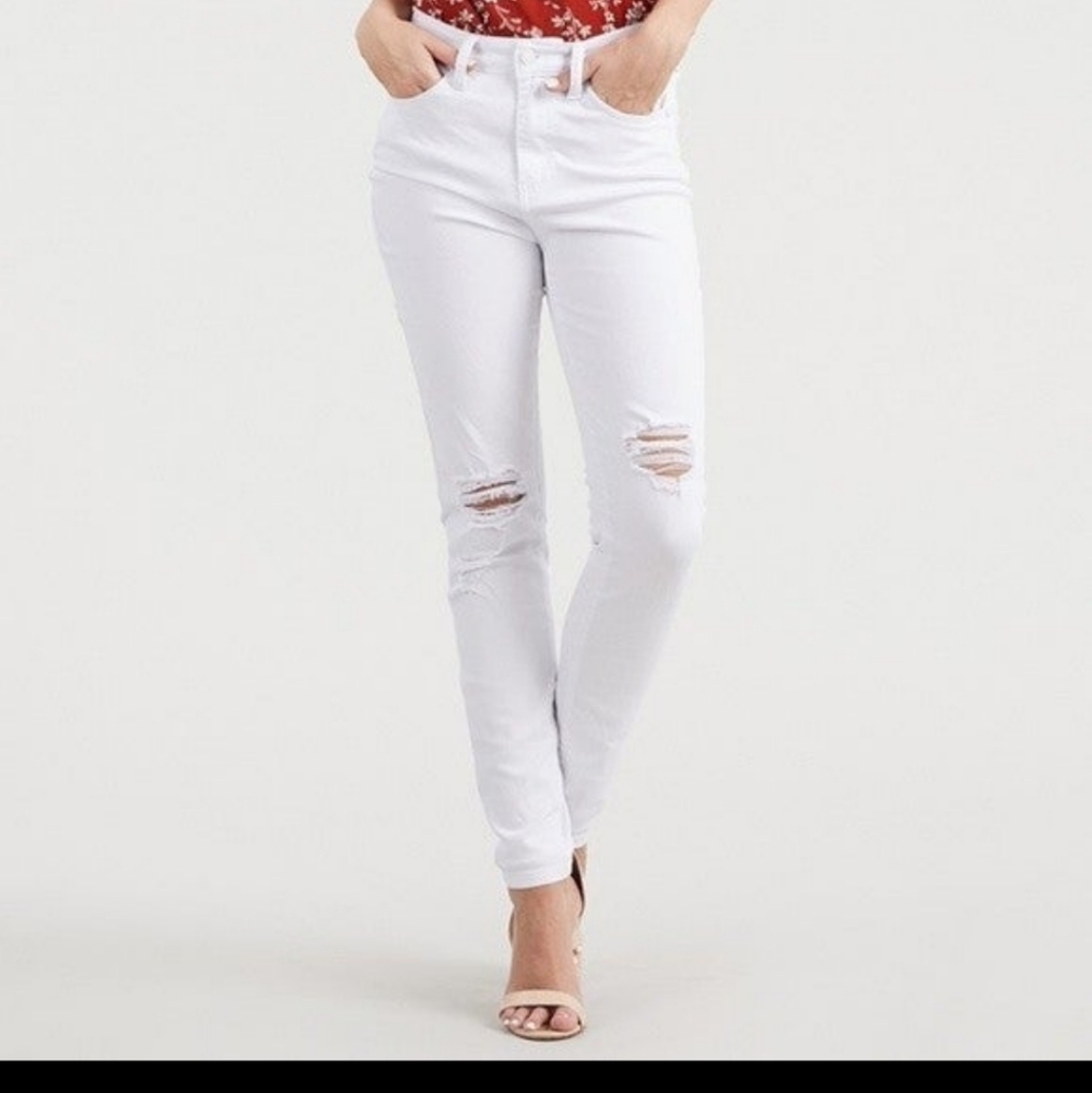 NWT Judy Blue distressed white jeans